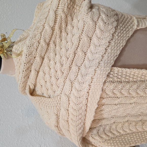 Aran Crafts knitted shawl or wrap with pockets - Picture 12 of 12